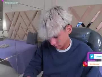 Masturbate to cute model Olivertwinky_ olivertwinky_ from Chaturbate