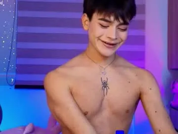 sweettfoxx — GOAL: spank ass X5 [55 tokens remaining] Hey come play with me <3 #feet #femboy #teen #18 #bigass