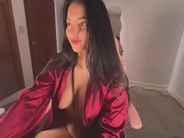 tiaraaa_02 — RIDE DILDO TORSO COWRGIRL  [1300 tokens left] #latina #lovenselush #bigass #natural #squirt #feet