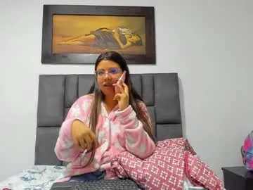 vahiolet_smith — Hi guys  welcome to my room!  #latina #twerk #ass #dance #bigass