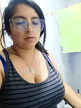 _Angelinaandrade_ — Remove bra