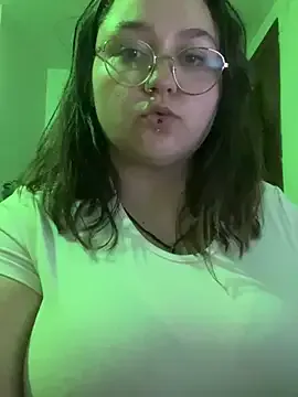 StripChat _maracr19_ is Group _maracr19_ — Quitar sujetador