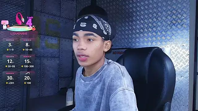 AlanCutee from StripChat