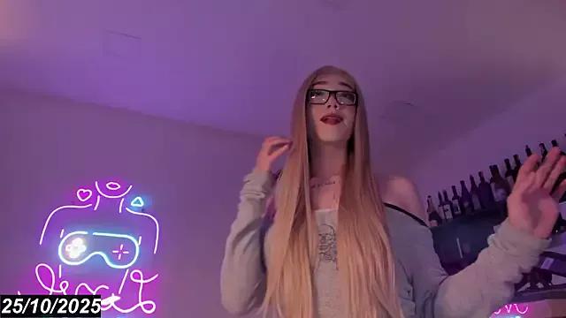 Bonnie_Luxury from StripChat