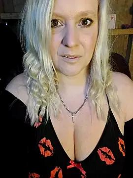 Bouncy-Bella28X from StripChat