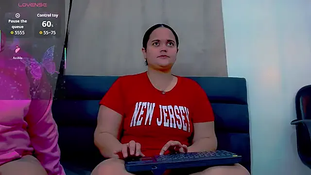 brunnette_hot — put dildo in pussy