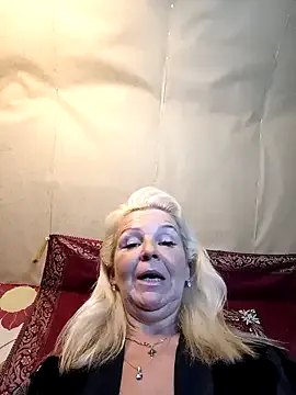 CassandraSandra44 — Flash boobs