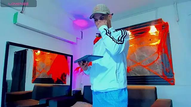 Dreams_Goldens from StripChat