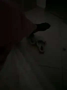 EleonoraMora86 — Leccami i piedi mentre mio marito dorme