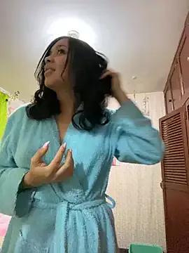 Esmerald_1111 from StripChat