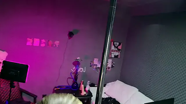 Fluffy_Cloude — Suck finger