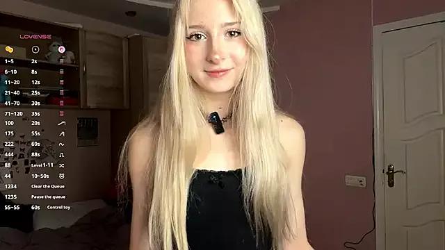 FridaAaberg from StripChat