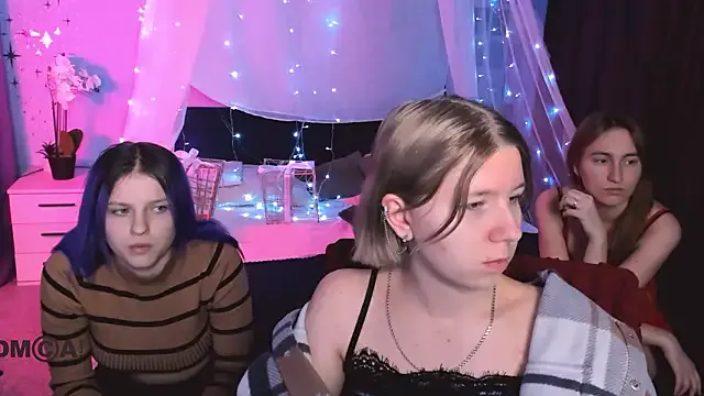 gloria_bubble — show ass in thong