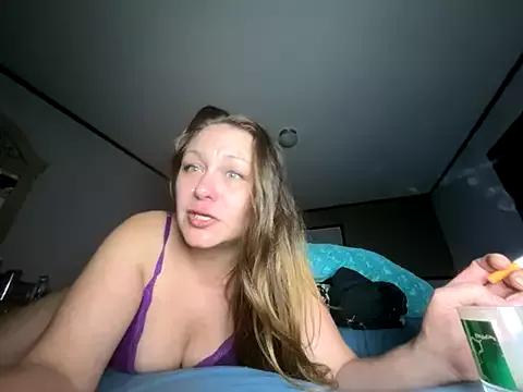 IvanaPlenty from StripChat