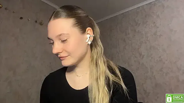 Jolievic — Lick lips slowly