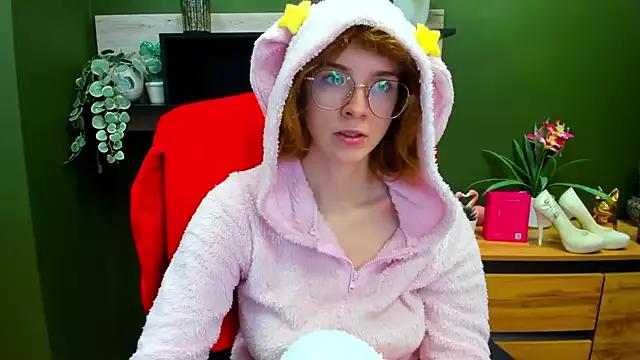 juicyPenny from StripChat