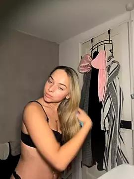 KayleeBella from StripChat
