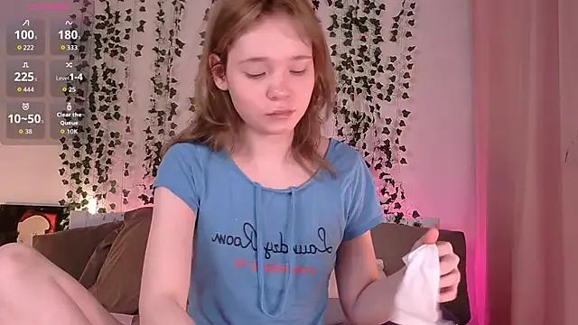 Sweet Kellybbface wants you to fuck her body now Kellybbface from StripChat