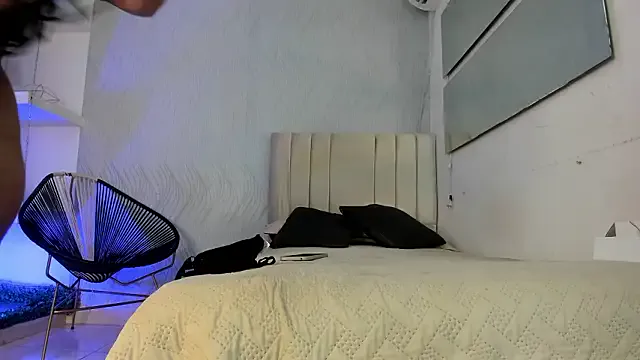 keyla_mejia — rub ass with domi