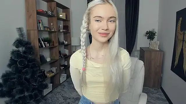 KristalCrowner — touch my lips close