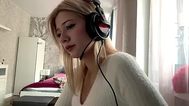 LadyFoxLove — show me my sweet legs))