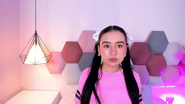 LaraGoldd — Panties off and dance