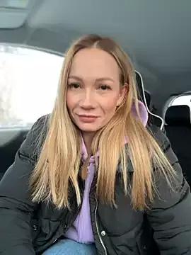 Join sweet model LavenderHot LavenderHot from StripChat