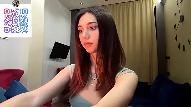 LinaMour — Playful pout