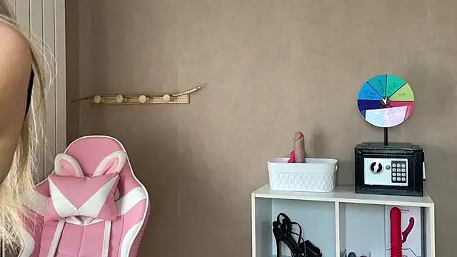 lucie_mehott from StripChat