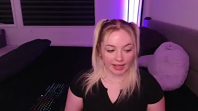 margot_robbie7 — take off my shorts 