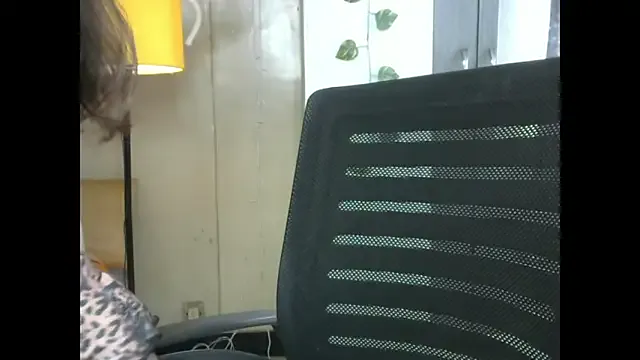 Mia_0989 — Clamp your boobs