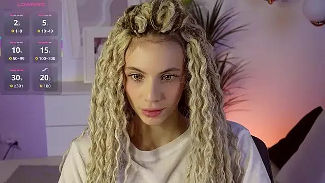 Watch Mia_silkk, she wants to masturbate for you mia_silkk from StripChat