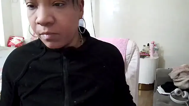 mzpretty444 — OIL ASS +TWERK