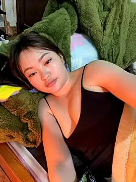 Nhi999 from StripChat