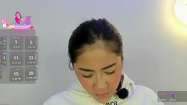 nicolle_pierce — oil ass + spanks