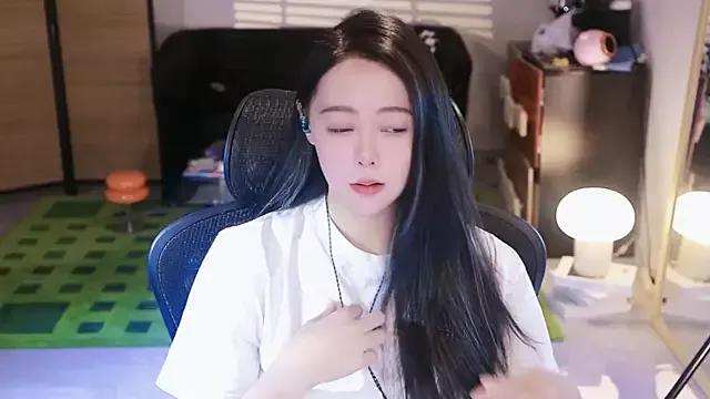 Discover Potatosi, she wants to masturbate for you Potatosi from StripChat