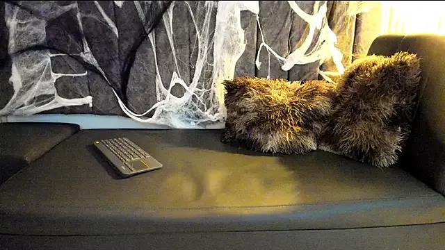 Rowan_Mills from StripChat