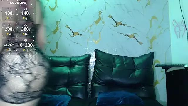 Sara-fox from StripChat