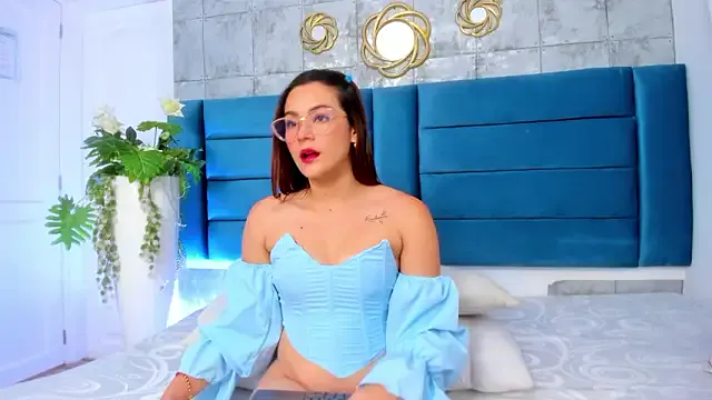 SaraAlvarezx — Freechat on StripChat