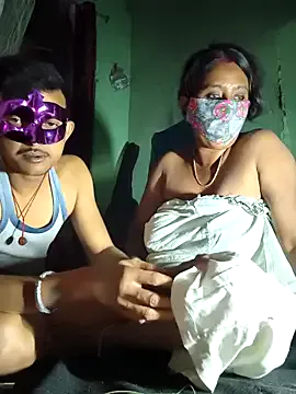 Saxycouple69 — Nude cum publically on her breast