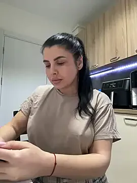 Scarlett-Dream — Sensitive pussy takes it better