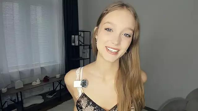 Cute SerrenaAa wants you to fuck her body now SerrenaAa from StripChat