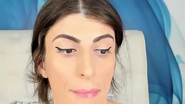 SkinnyDolly from StripChat