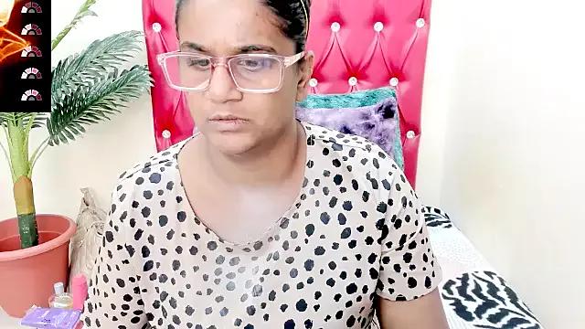 Strawberry_Lips from StripChat