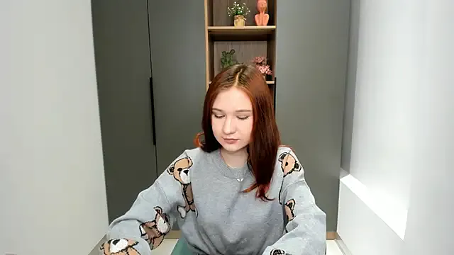 TemikaAltvater — Show tongue close to cam