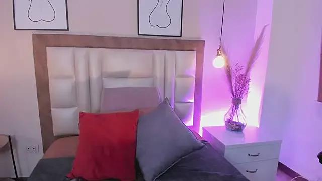 Watch dirty camwhore VelvettCrowee VelvettCrowee from StripChat