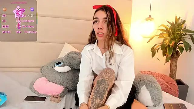 VENUSMOON777 from StripChat