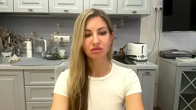 ViKetchem — Hard squeeze nipples with oil show