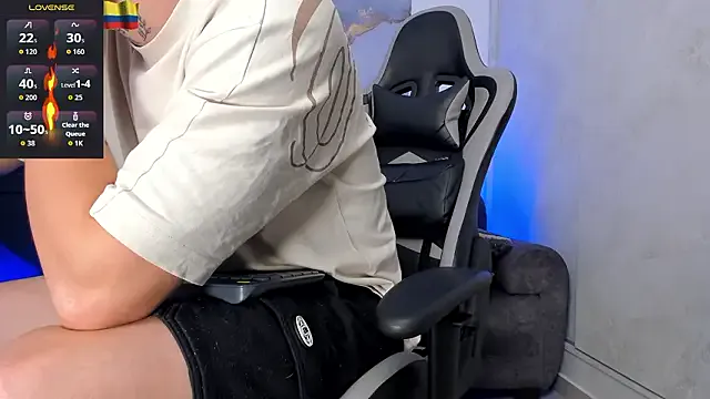 Yeiko_Romero_ — MASSIVE CUM ON MY FACE AND CHEST:wanker: