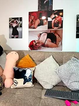 zafiro_mo0n from StripChat